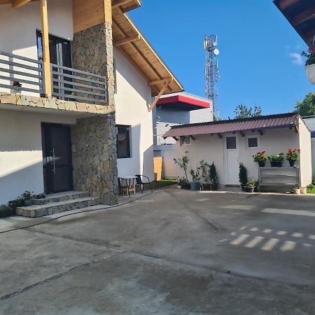 Luca'S Studio 2 ,Close To Therme Bucharest, Airport Otopeni 巴洛泰什蒂 外观 照片